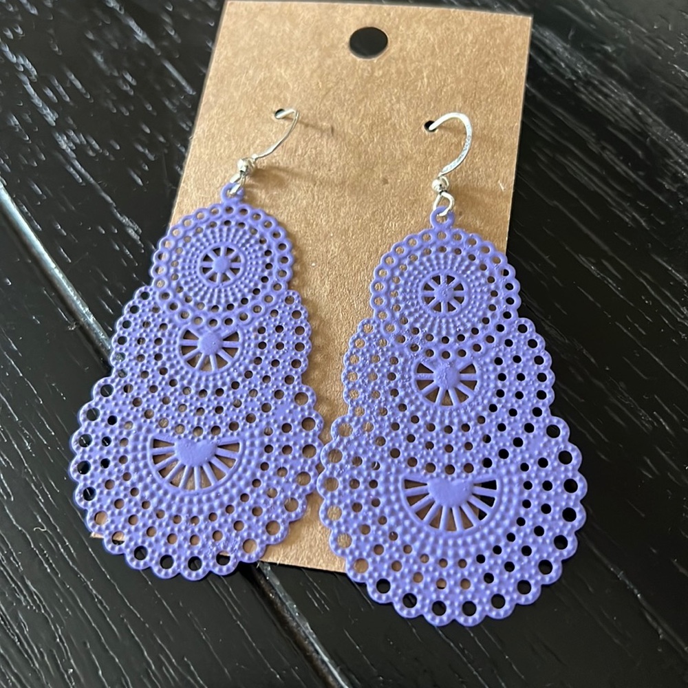 Purple metal filigree earrings-NWT